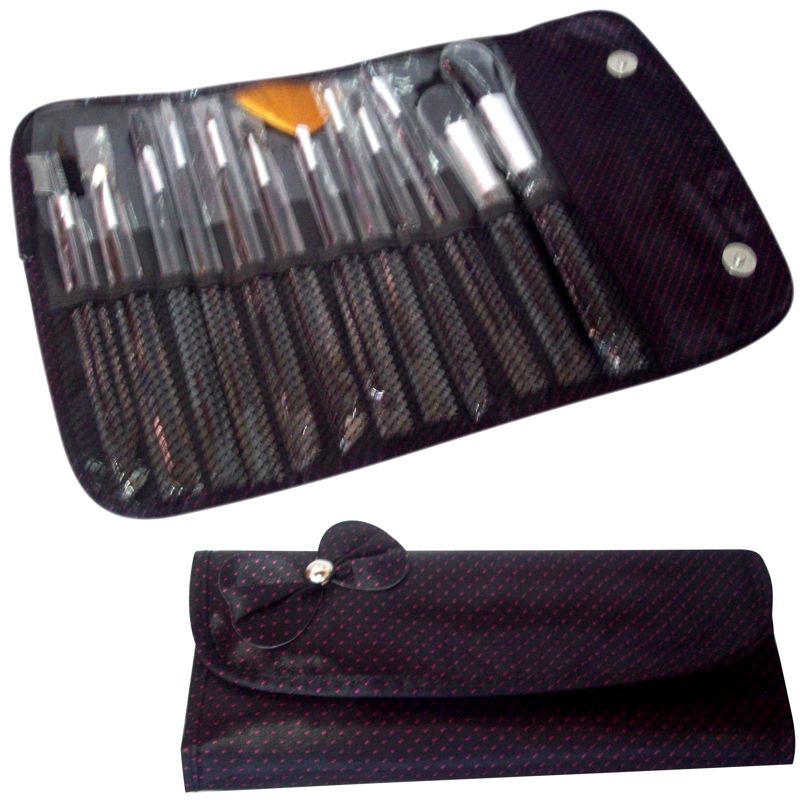 Necessaire com Kit de Pinceis para Maquiagem